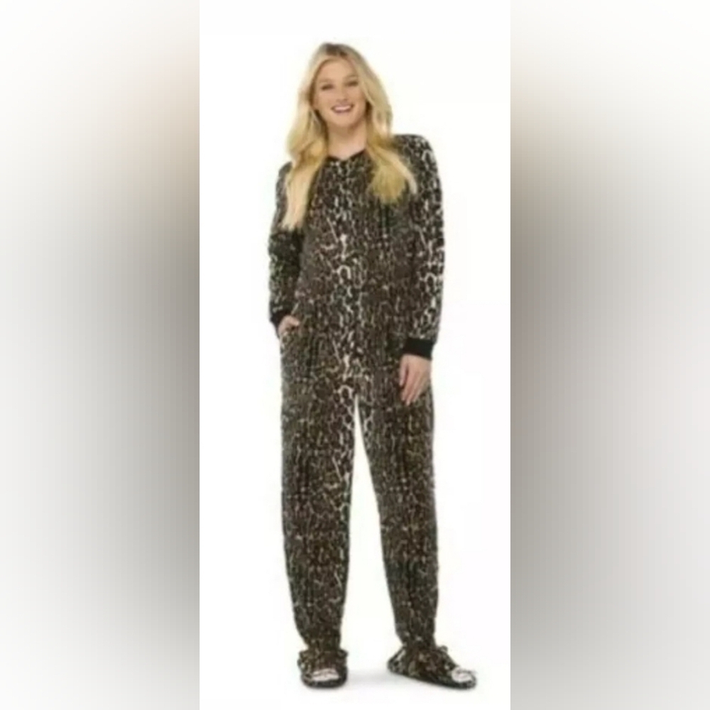 NICK & NORA Leopard Cat Print Footies Pajamas Fleece One Piece Sz. M